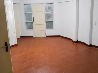 Departamento de 2 Dormitorios con Terraza Privada, Habitación Extra y Balcones